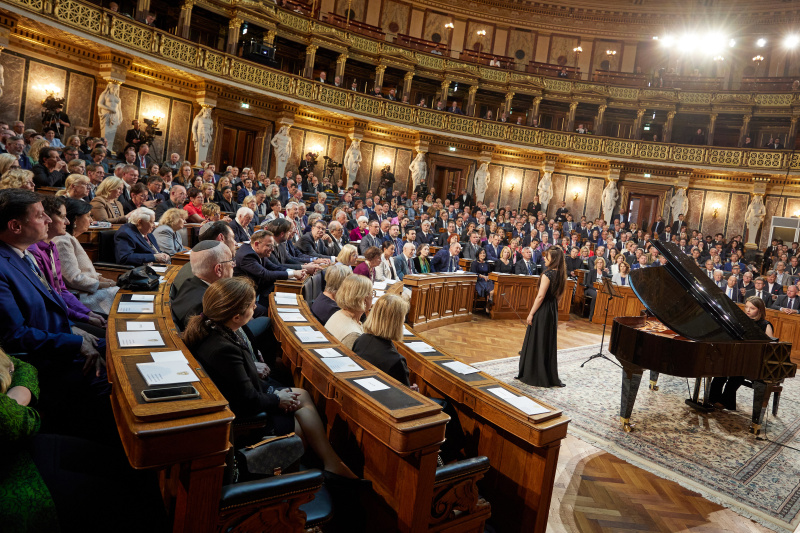 Musikalische Untermalung. Exil.arte