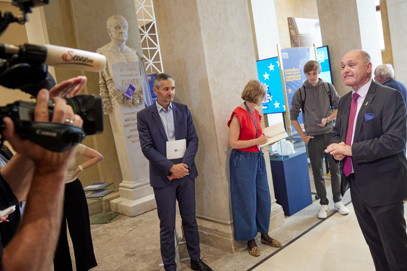 Nationalratspräsident Wolfgang Sobotka (ÖVP) präsentiert die Ausstellung zur EU-Wahl (Kampagne: #MehralseinKreuzerl)