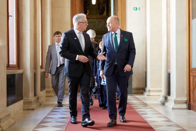 Von rechts: Nationalratspräsident Wolfgang Sobotka (ÖVP), Präsident der Parlamentarischen Versammlung des Europarates Theodoros Rousopoulos