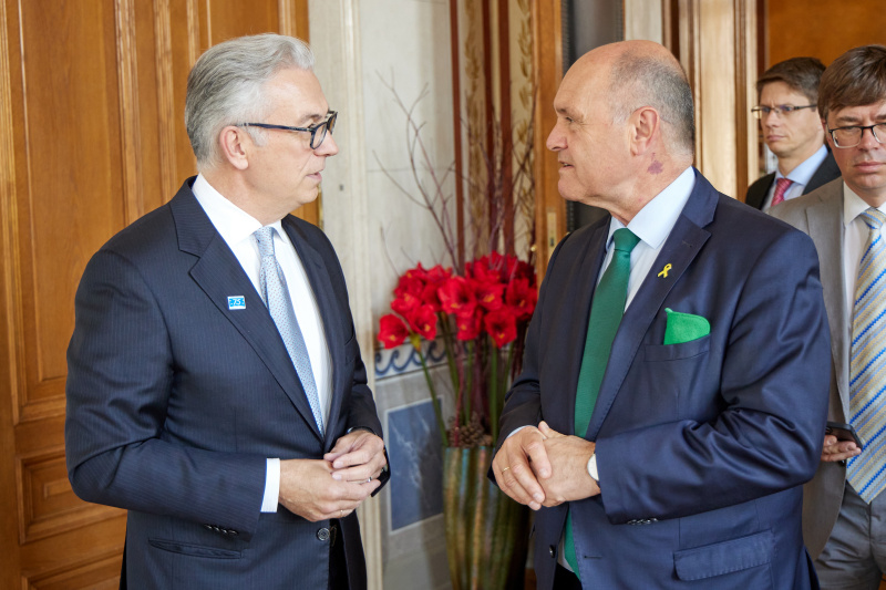 Von rechts: Nationalratspräsident Wolfgang Sobotka (ÖVP), Präsident der Parlamentarischen Versammlung des Europarates Theodoros Rousopoulos