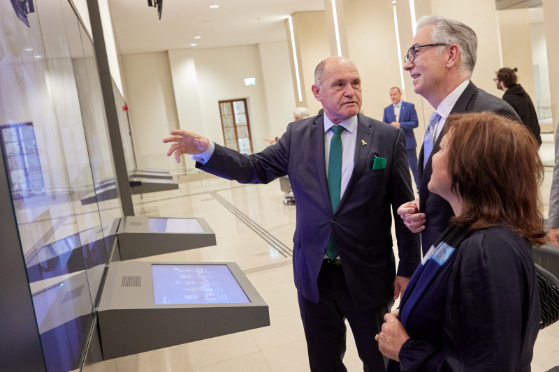 Führung durch das Parlament gegeben vom Nationalratspräsidenten Wolfgang Sobotka (ÖVP)