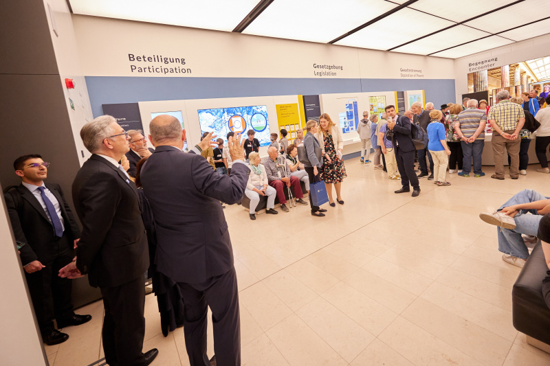 Führung durch das Parlament gegeben vom Nationalratspräsidenten Wolfgang Sobotka (ÖVP)