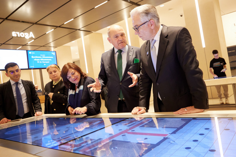 Führung durch das Parlament gegeben vom Nationalratspräsidenten Wolfgang Sobotka (ÖVP)