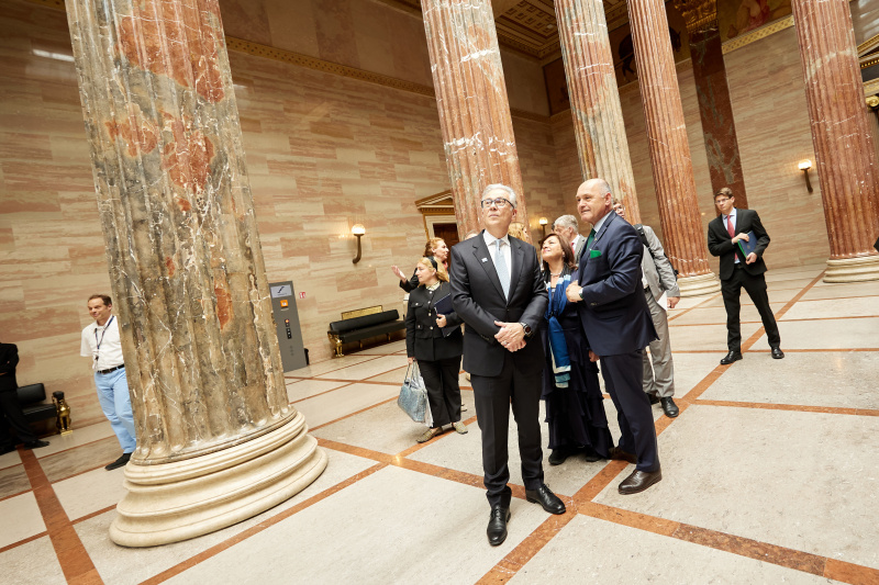 Führung durch das Parlament gegeben vom Nationalratspräsidenten Wolfgang Sobotka (ÖVP)