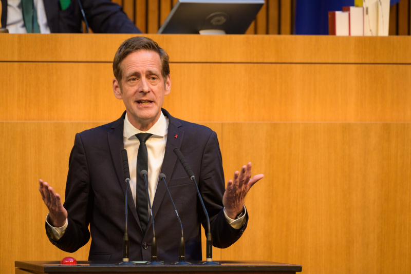 Am Redner:innenpult: Nationalratsabgeordneter Kai Jan Krainer (SPÖ)