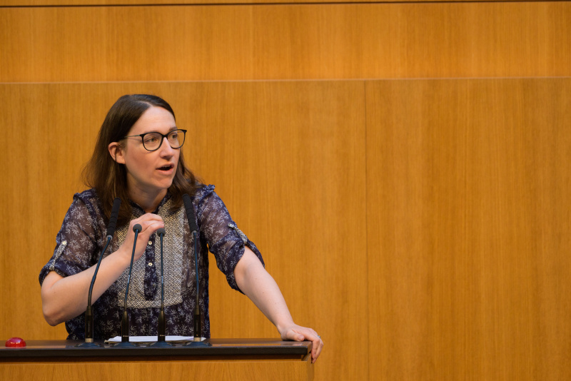 Am Redner:innenpult:  Julia Elisabeth Herr (SPÖ)