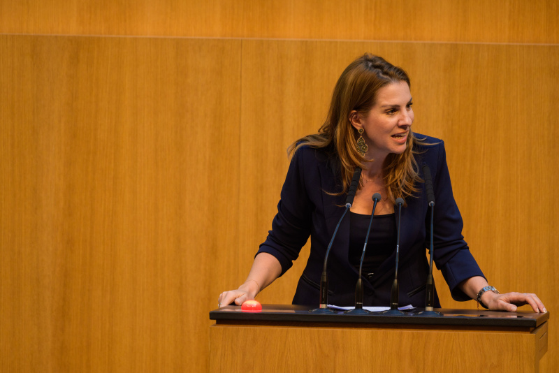 Am Redner:innenpult: Nationalratsabgeordnete Carmen Jeitler-Cincelli (ÖVP)
