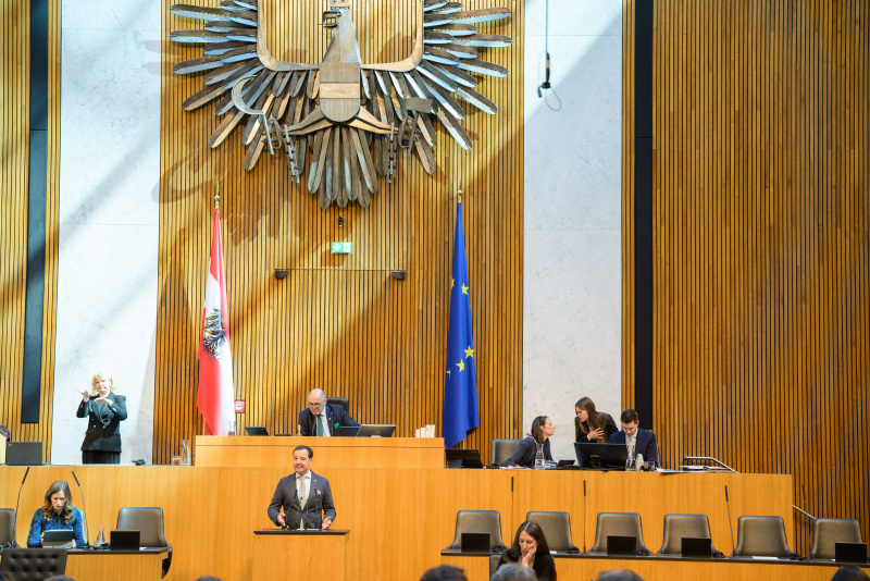 Am Redner:innenpult: Nationalratsabgeordneter Gerald Loacker (NEOS)