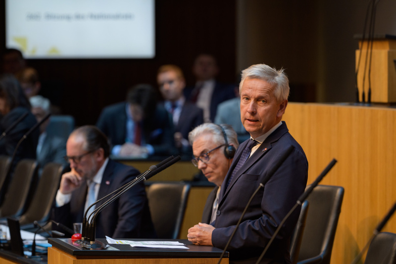 Am Rednerpult: Nationalratsabgeordneter Reinhold Lopatka (ÖVP)