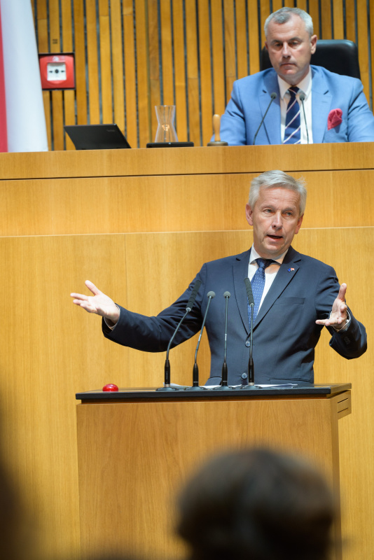 Am Rednerpult: Nationalratsabgeordneter Reinhold Lopatka (ÖVP)