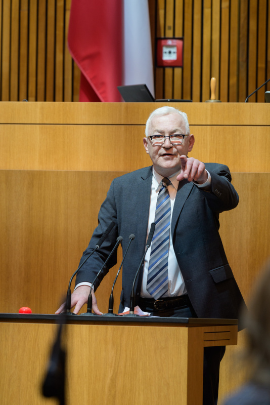 Am Rednerpult: Nationalratsabgeordneter Martin Graf (FPÖ)