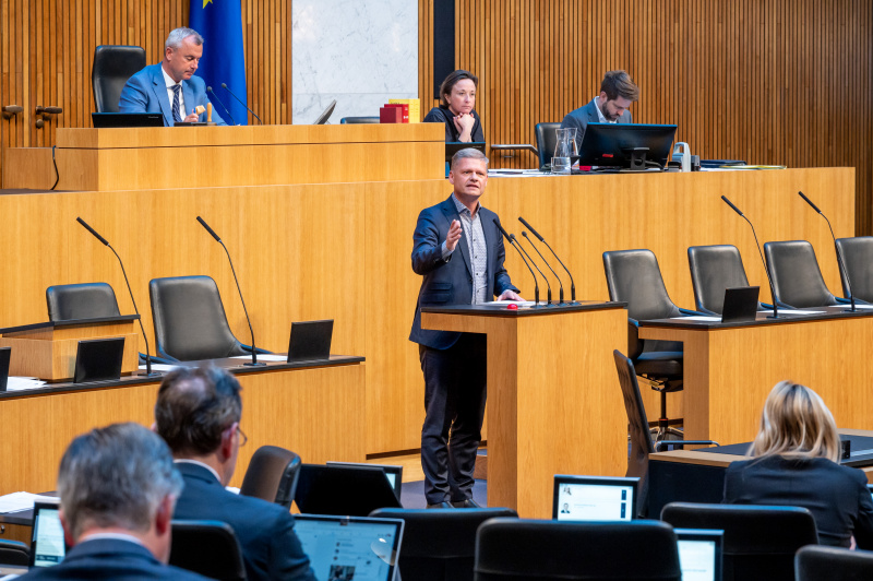 Am Redner:innenpult Nationalratsabgeordneter Andreas Hanger