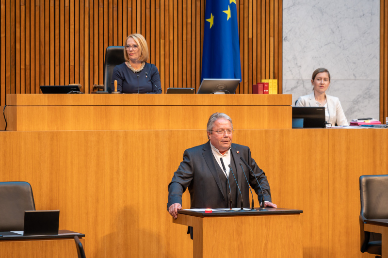 Am Redner:innenpult Nationalratsabgeordneter Franz Hörl