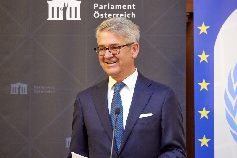 Eröffnungsworte. Parlamentsvizedirektor Alexis Wintoniak