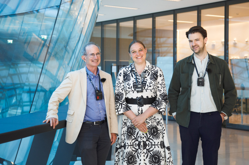 Von links: Eric Frey, Publizist und Politologe, Podcast Host Tatjana Lukáš und Fabio Wolkenstein, Politikwissenschaftler, Uni Wien