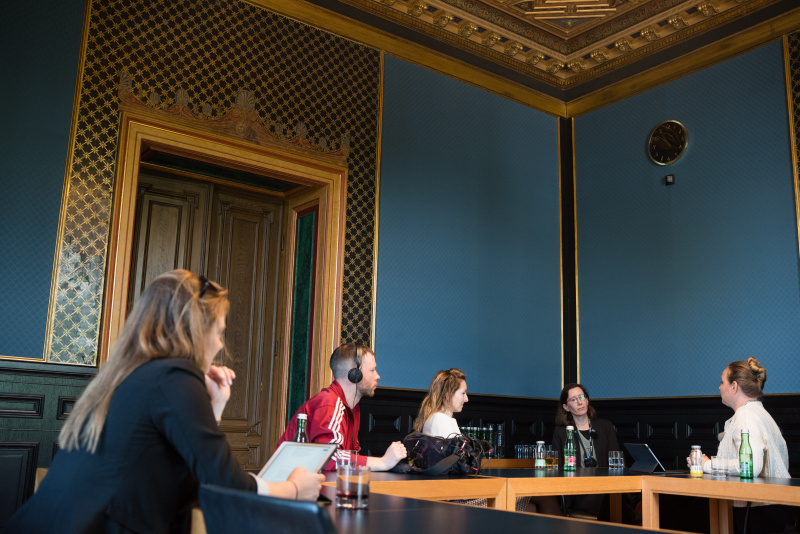 Von links: Politikwissenschaftlerin Tamara Ehs, Martina Zandonella - Demokratiemonitor, Podcast Host Tatjana Lukáš