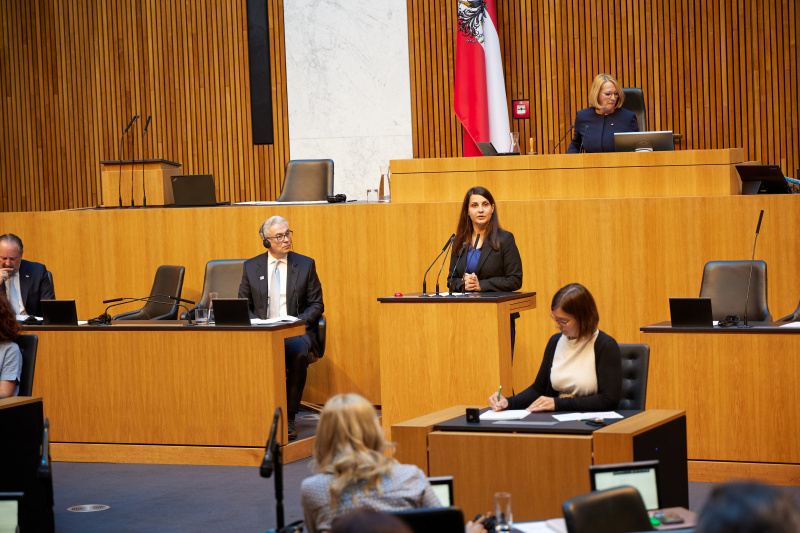 Am Redner:innenpult Nationalratsabgeordnete Meri Disoski (GRÜNE)