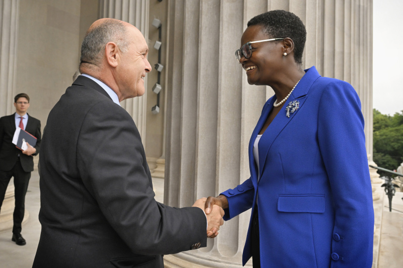 Einholung. Von links: Nationalratspräsident Wolfgang Sobotka (ÖVP), Präsidentin der Interparlamentarischen Union Tulia Ackson