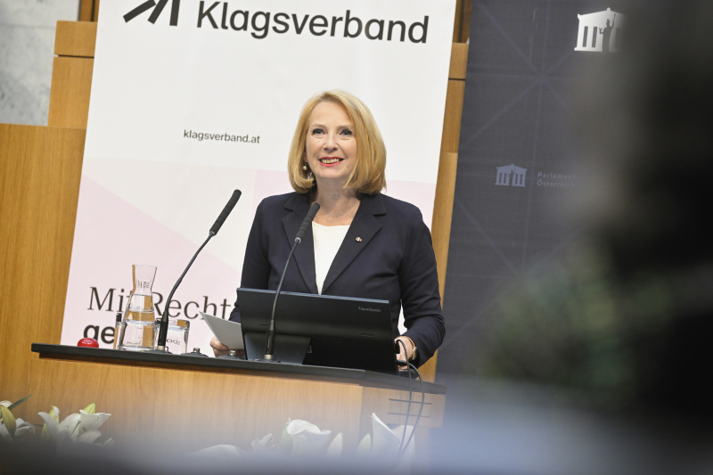 Eröffnungsworte. Zweite Nationalratspräsidentin Doris Bures (SPÖ)