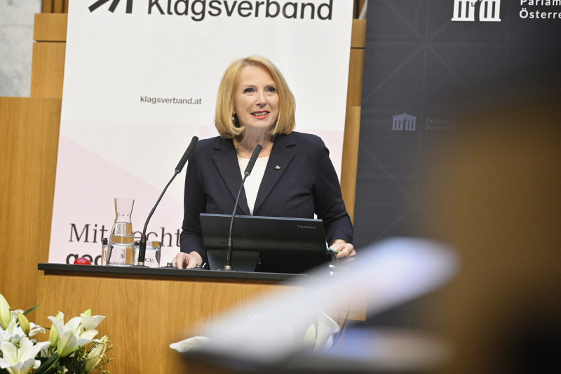 Eröffnungsworte. Zweite Nationalratspräsidentin Doris Bures (SPÖ)