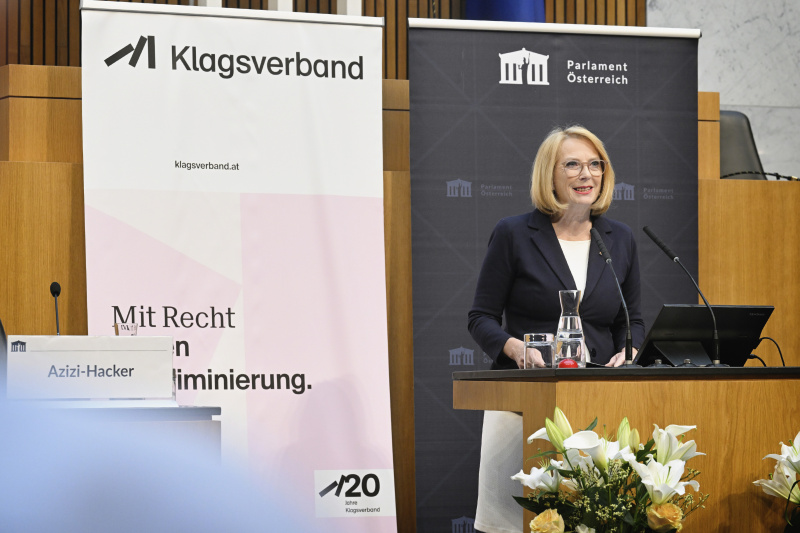 Eröffnungsworte. Zweite Nationalratspräsidentin Doris Bures (SPÖ)