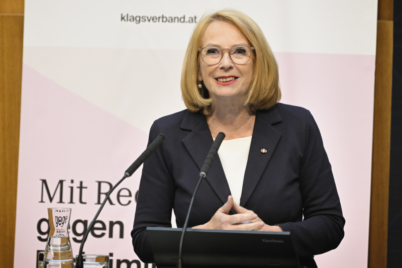 Eröffnungsworte. Zweite Nationalratspräsidentin Doris Bures (SPÖ)