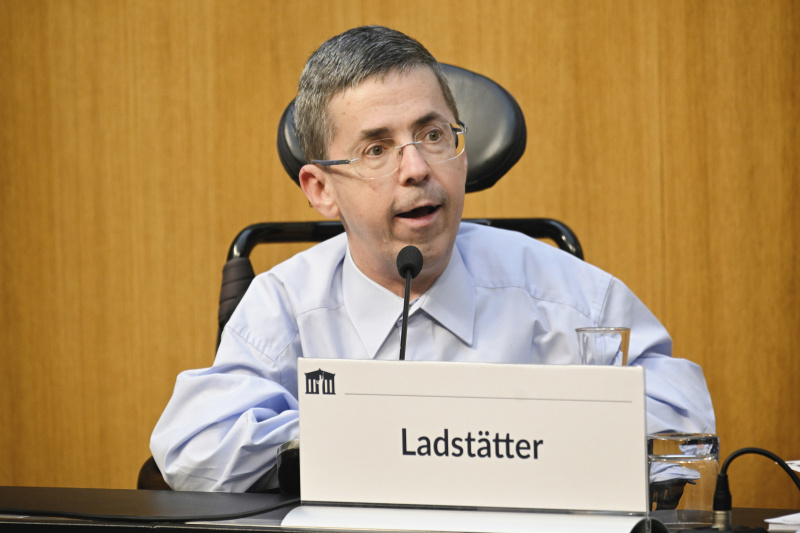 Podiumsdiskussion. BIZEPS – Zentrum für Selbstbestimmtes Leben Martin Ladstätter