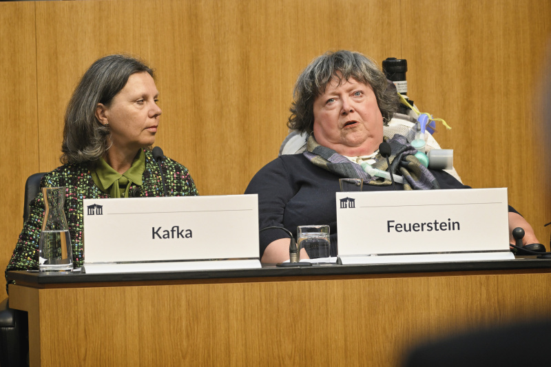 Podiumsdiskussion. Von links: Servicestelle Gleichbehandlung und Antidiskriminierung Land Tirol Isolde Kafka, SLIÖ – Selbstbestimmt Leben Österreich Bernadette Feuerstein