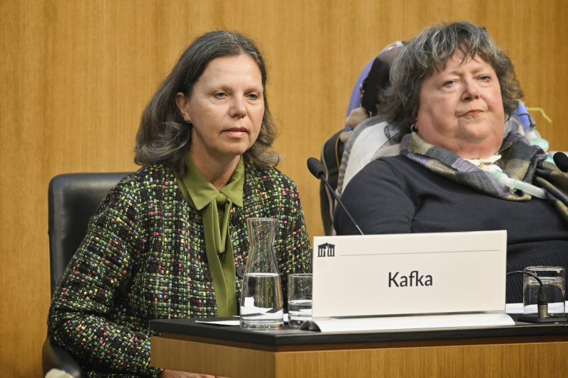 Podiumsdiskussion. Von links: Servicestelle Gleichbehandlung und Antidiskriminierung Land Tirol Isolde Kafka, SLIÖ – Selbstbestimmt Leben Österreich Bernadette Feuerstein