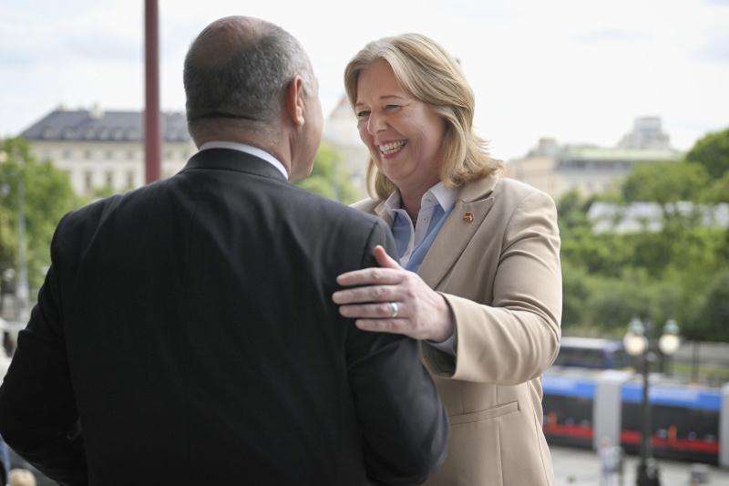 Einholung. Von links: Nationalratspräsident Wolfgang Sobotka (ÖVP), Präsidentin des Deutschen Bundestages Bärbel Bas