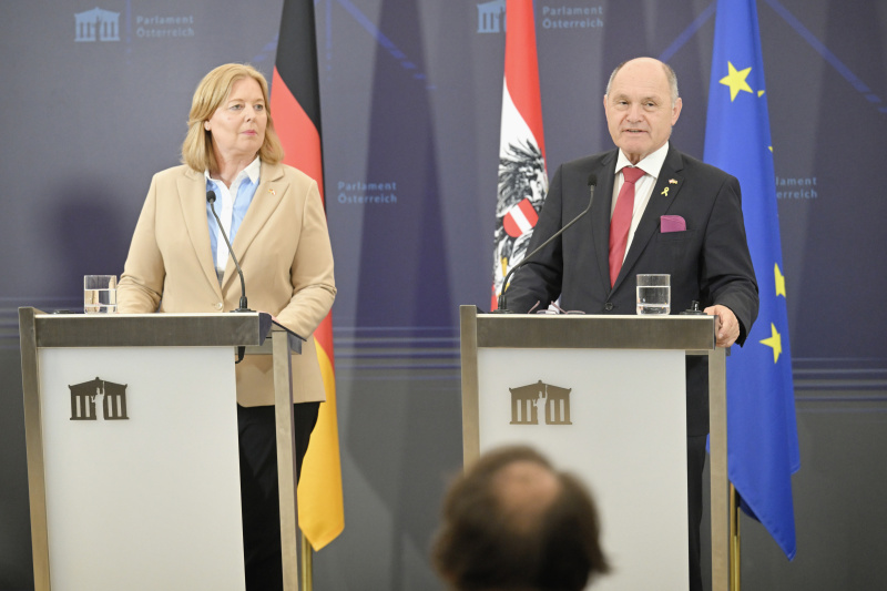 Pressestatement. Von links: Präsidentin des Deutschen Bundestages Bärbel Bas, Nationalratspräsident Wolfgang Sobotka (ÖVP)