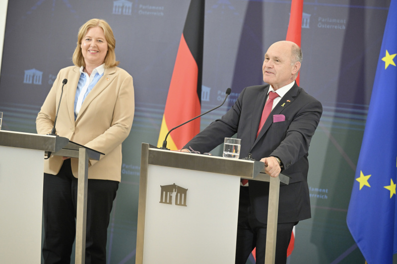 Pressestatement. Von links: Präsidentin des Deutschen Bundestages Bärbel Bas, Nationalratspräsident Wolfgang Sobotka (ÖVP)