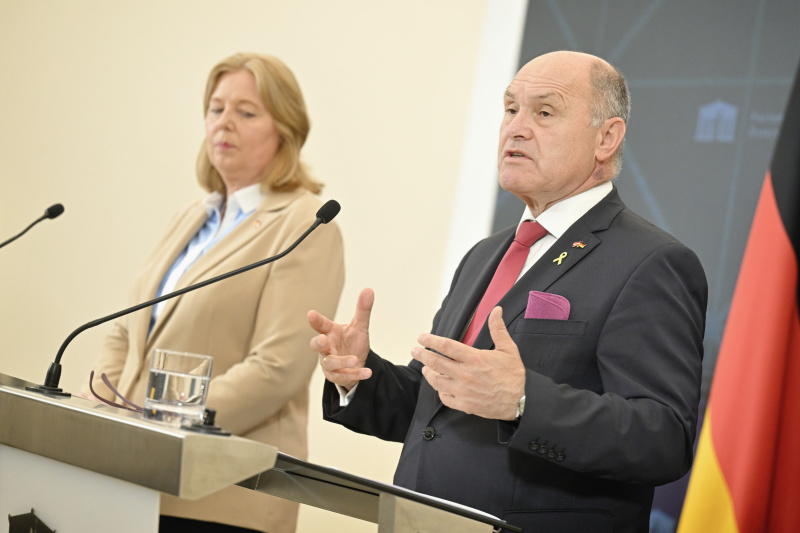 Pressestatement. Von links: Präsidentin des Deutschen Bundestages Bärbel Bas, Nationalratspräsident Wolfgang Sobotka (ÖVP)