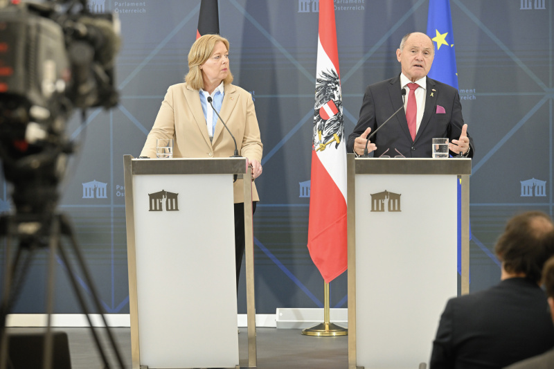 Pressestatement. Von links: Präsidentin des Deutschen Bundestages Bärbel Bas, Nationalratspräsident Wolfgang Sobotka (ÖVP)