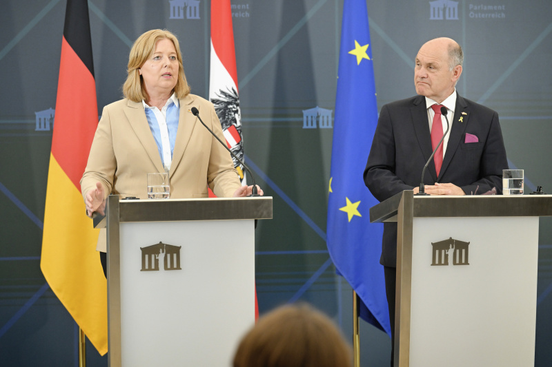 Pressestatement. Von links: Präsidentin des Deutschen Bundestages Bärbel Bas, Nationalratspräsident Wolfgang Sobotka (ÖVP)