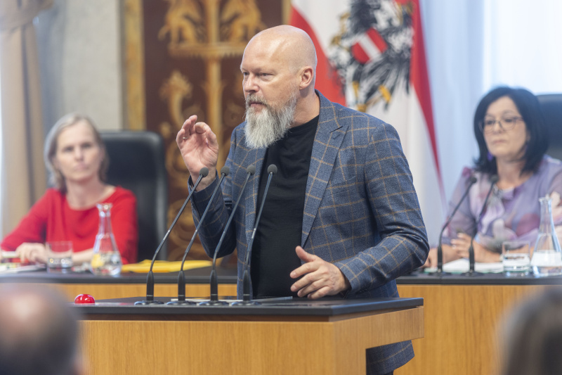 Bundesrat Marco Schreuder (Grüne) am Redner:innenpult