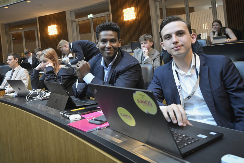 Blick Richtung Veranstaltungsteilnehmer:innen