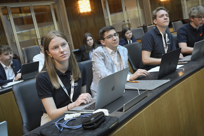 Blick Richtung Veranstaltungsteilnehmer:innen