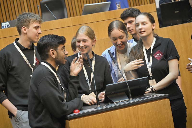 Blick Richtung Veranstaltungsteilnehmer:innen