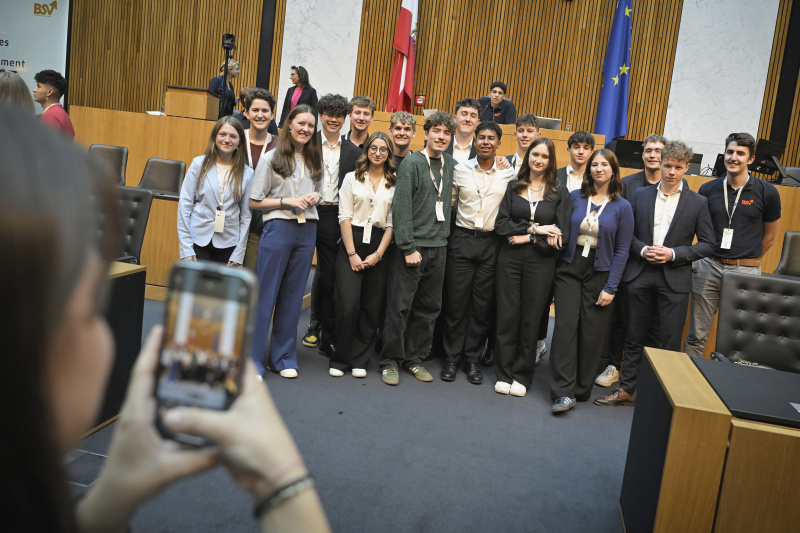 Blick Richtung Veranstaltungsteilnehmer:innen
