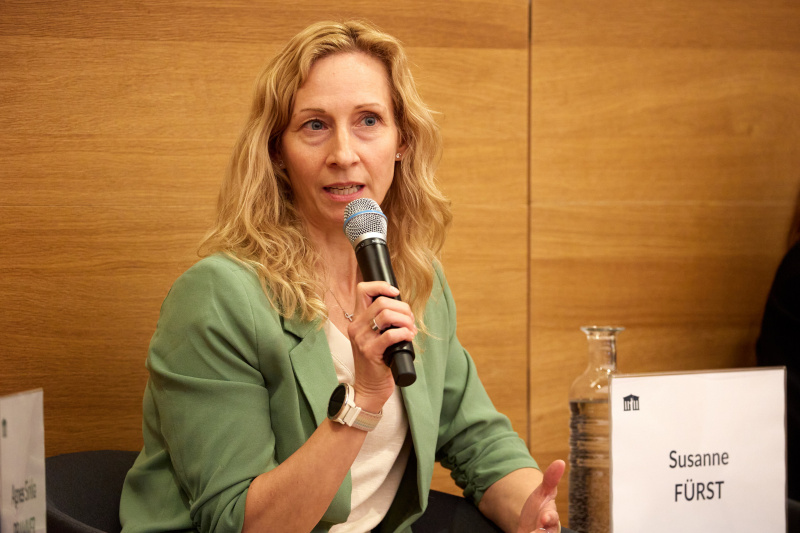 Podiumsdiskussion mit Vertreter:innen der Parlamentsfraktionen. Nationalratsabgeordnete Agnes Sirkka Prammer (GRÜNE)