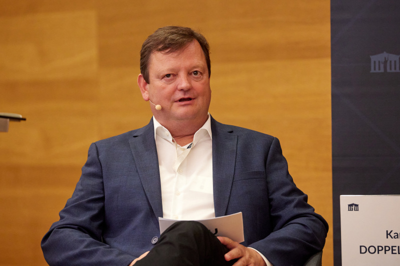 Moderation. JKU Alumni Club Michael Dickstein