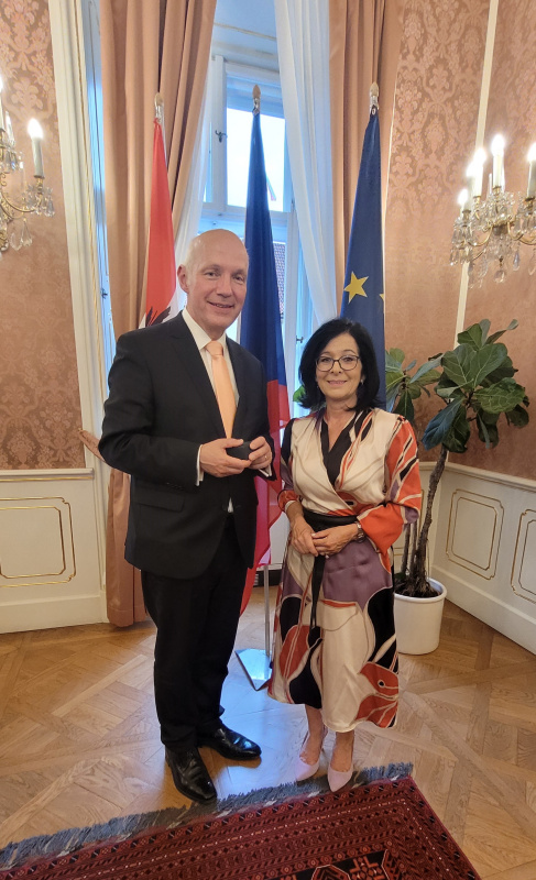 Von links: Vorsitzender des Ausschusses für Außenbeziehungen, Verteidigung und Sicherheit des Senats des Parlaments der Tschechischen Republik Pavel Fischer, Bundesratspräsidentin Margit Göll (ÖVP)