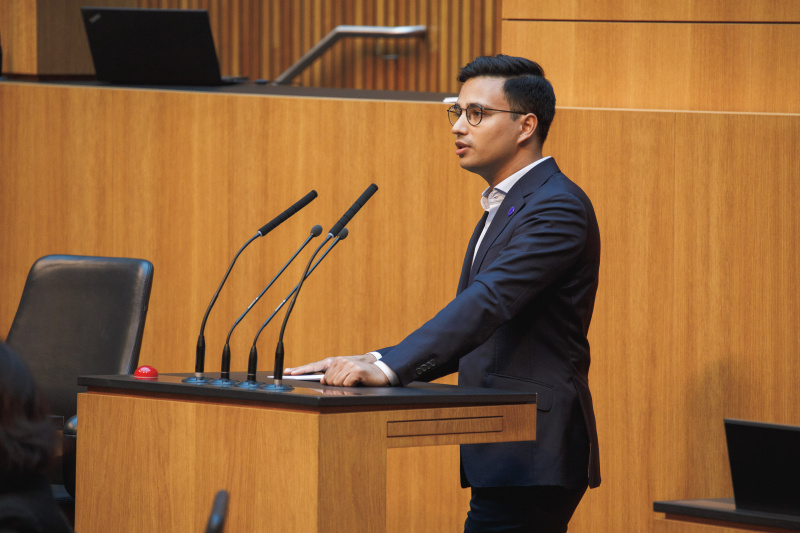 Am Redner:innenpult Nationalratsabgeordneter Yannick Shetty (NEOS)
