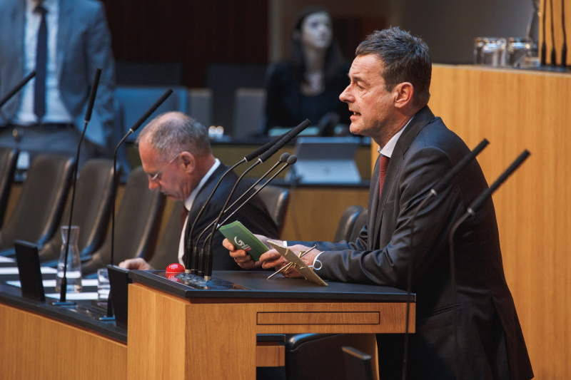 Am Redner:innenpult Nationalratsabgeordneter Georg Bürstmayr (Grüne)