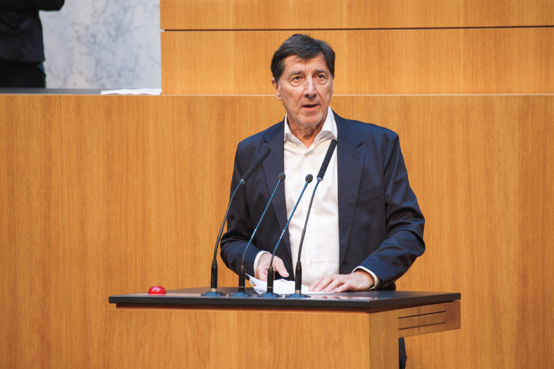 Am Redner:innenpult Nationalratsabgeordneter Johannes Margreiter (NEOS)