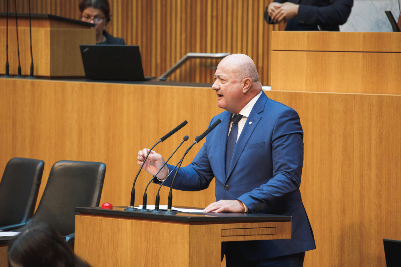 Am Redner:innenpult Nationalratsabgeordneter Christian Stocker (ÖVP)