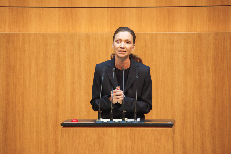 Am Redner:innenpult Nationalratsabgeordnete Susanne Fürst (FPÖ)