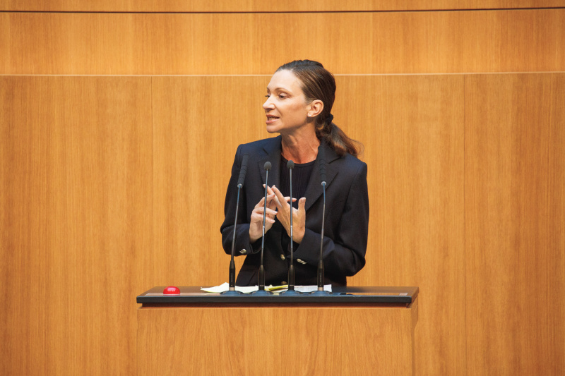 Am Redner:innenpult Nationalratsabgeordnete Susanne Fürst (FPÖ)