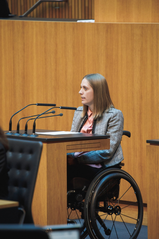 Am Redner:innenpult Nationalratsabgeordnete Kira Grünberg (ÖVP)